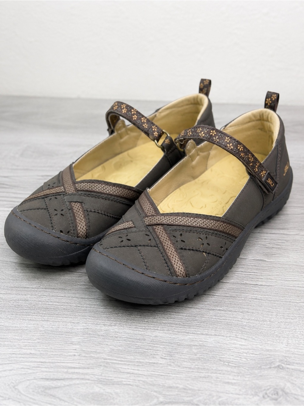 JBU Brown Mary Jane Comfort Flats with Floral Strap Women’s Size 10 M